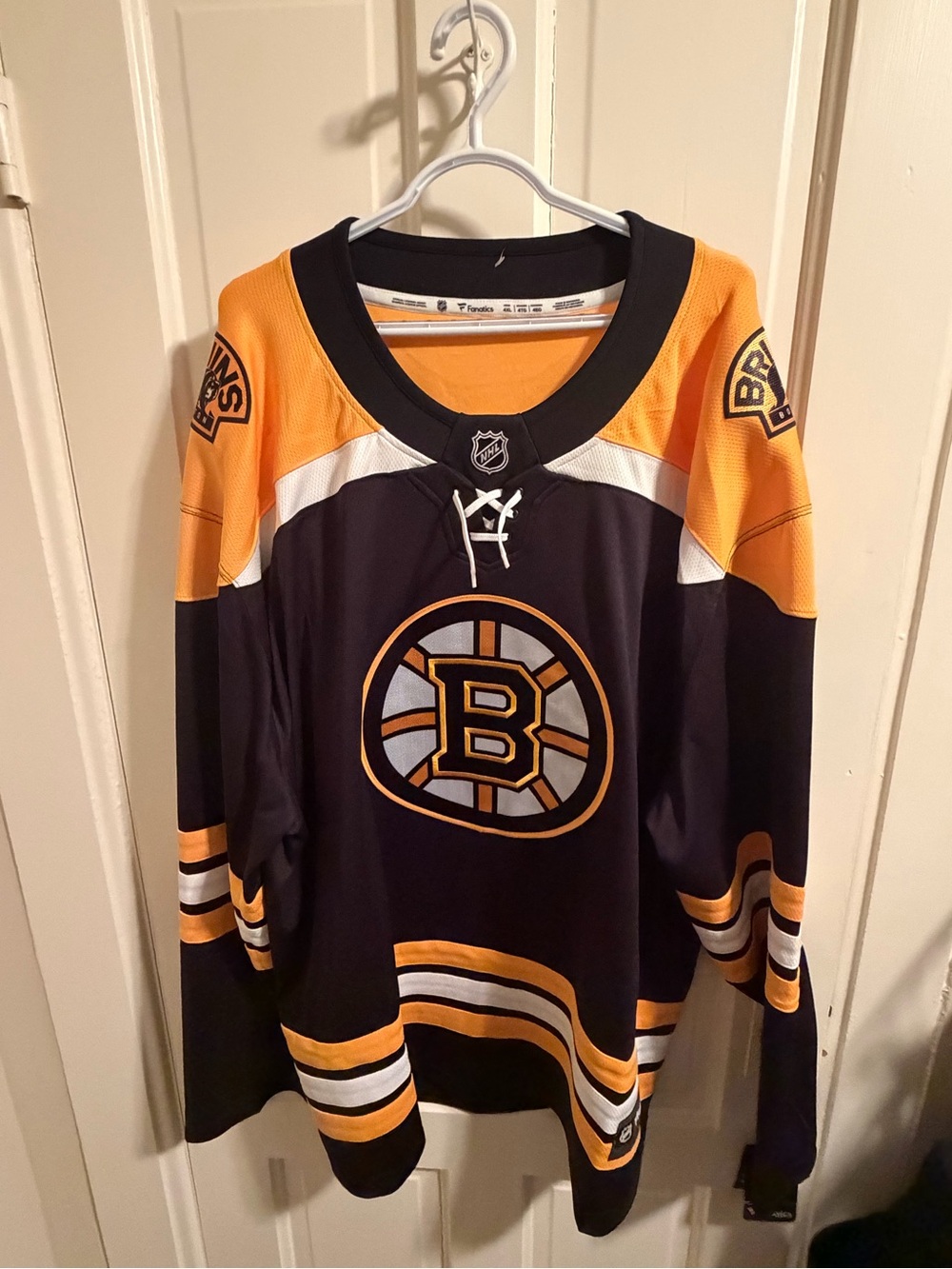Men's Bruins Black and Gold Hockey Jersey NWT